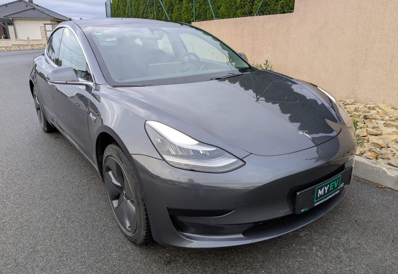 Tesla Model 3 Standard Range Plus, 54kWh, SOH 87% – fotografie 1 z 13