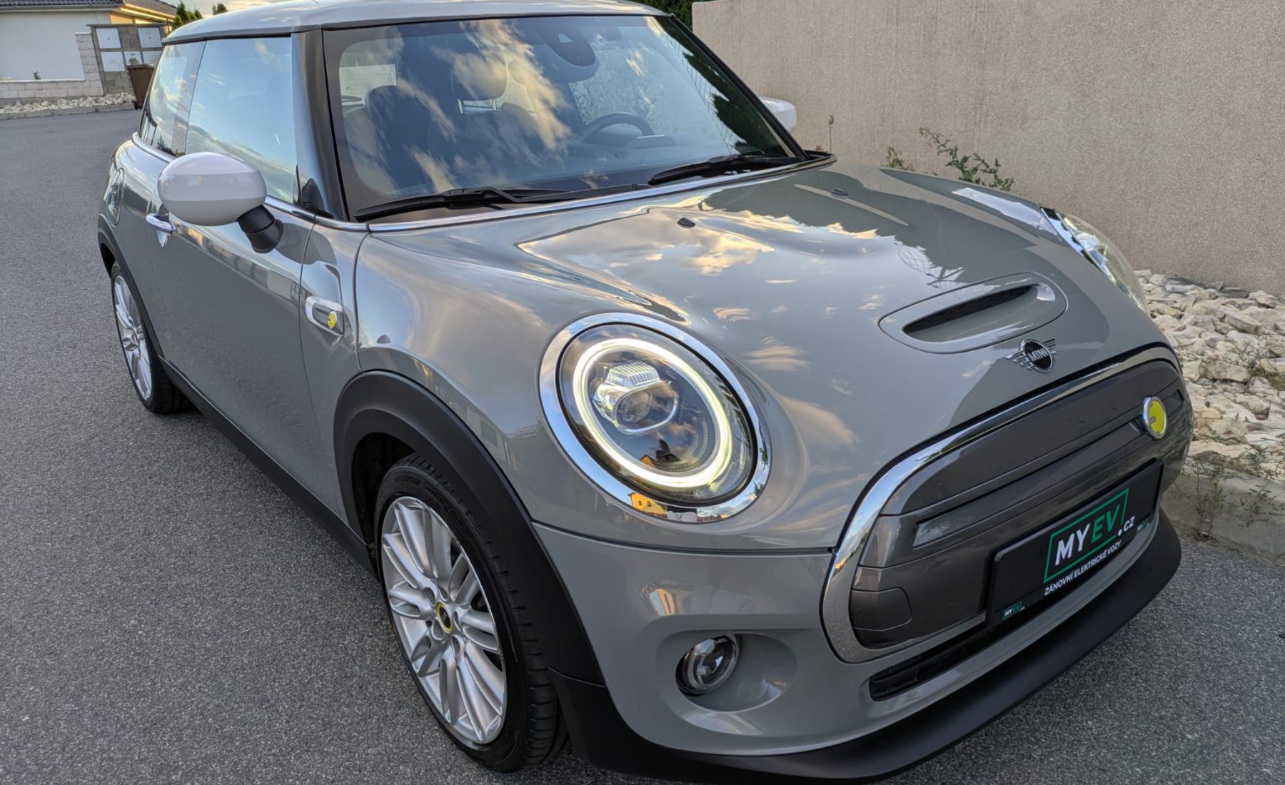 MINI COOPER SE 32.6kWh, FULL LED 135kW, SOH 94%, DPH – fotografie 1 z 15