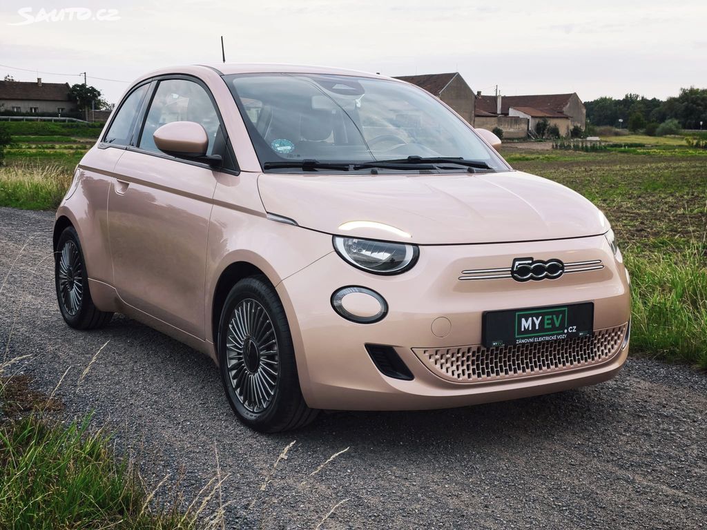 Fiat 500E, 42 kWh ICON ZÁRUKA DPH SOH 90% – fotografie 1 z 19