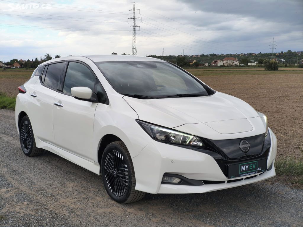 Nissan LEAF, 62kWh, N-CONNECTA LED SOH 91% – fotografie 1 z 17
